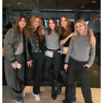 Paula Echevarría Instagram – 1 de marzo, no has estado nada mal 🫶🏼
1. Foto espejo
2. Las primeras en llegar
3. La ocasion merecia brindar con vino 🍷. Las 6 juntas a la vez por fin!
4. Aunque se nos haya olvidado hacer la foto antes de que la Teno tuviera que irse 😅
5. Vicio
6. Más vicio aún 🫠
7. Estrena estantería y le encanta ☺️