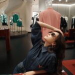 Jolin Tsai Instagram - 卷卷的♥️♥️♥️
@maisonvalentino 
#ValentinoLeNoir