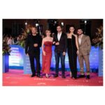 Claudia Salas Instagram – Un año más de agradecimientos al @festivalmalaga y por supuesto a toda la gente que estuvo tan cerquita y dándonos su amor en el estreno de INVASIÓN.
Obra de @guillemclua dirigida por @davidmporras que se estrenará en cines el próximo 28 de junio.
Gracias @secuoyastudios y @eduardocampoy por seguir sumando al cine.
Gracias al equipo de @kuranda_agencia por acompañarme siempre.
A mi indiscutible compañera @cristina_salas_ 🤍
A @josejuan35 por otra más (nunca la última).
@luisberrendero gracias por tu arte, cuidado y profesionalidad.🖤
@habeyclub 💙
@rabat por seguir sumando
@hublot porque está siendo mi casa. ¡Gracias! @prgalea
@ysl por facilitarlo todo.
#yslbeauty #makeuplook