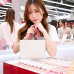 Pattranite Limpatiyakorn Instagram - เปิดแล้ว @hince_official_th ที่ @thebeautrium สาขา Siam Square Flagship Store มาพร้อมกับ Promotion สุด exclusive และขอแถมสุด surprise 🥰🩷
Popup booth มีตั้งแต่วันที่ 28/02 - 05/03/2024 นี้ อย่าลืมแวะไปชมกันนะคะ 
#hince #hincethailand #beautrium #BThince