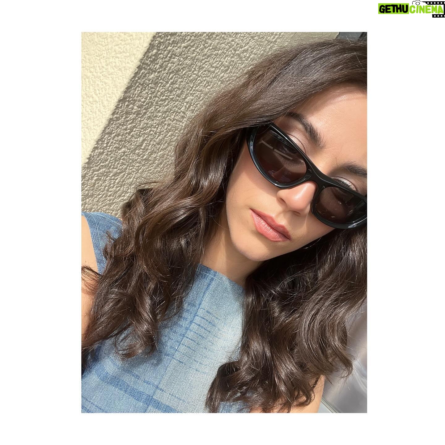 Claudia Salas Instagram - Un año más de agradecimientos al @festivalmalaga y por supuesto a toda la gente que estuvo tan cerquita y dándonos su amor en el estreno de INVASIÓN.
Obra de @guillemclua dirigida por @davidmporras que se estrenará en cines el próximo 28 de junio.
Gracias @secuoyastudios y @eduardocampoy por seguir sumando al cine.
Gracias al equipo de @kuranda_agencia por acompañarme siempre.
A mi indiscutible compañera @cristina_salas_ 🤍
A @josejuan35 por otra más (nunca la última).
@luisberrendero gracias por tu arte, cuidado y profesionalidad.🖤
@habeyclub 💙
@rabat por seguir sumando
@hublot porque está siendo mi casa. ¡Gracias! @prgalea
@ysl por facilitarlo todo.
#yslbeauty #makeuplook