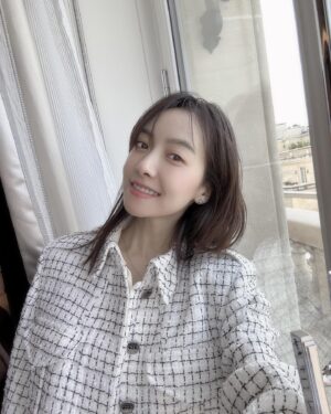 Victoria Song Instagram - 🌻sunny day
#louisvuitton 
#lvfw24