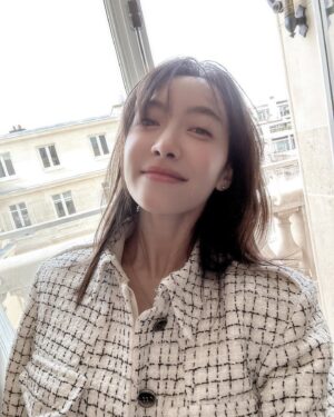 Victoria Song Instagram - 🌻sunny day
#louisvuitton 
#lvfw24