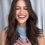 Melissa Benoist Instagram - 🩵 today for #thegirlsonthebus press junket with my beautiful silly goose @natashabehnam 
@streamonmax March 14th is so soon!

@jennakristina @davestanwell @thomascarterphillips