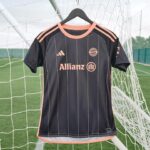 Lena Gercke Instagram – This one is sooo special! 🤩🧡🖤
 
Introducing the first ever bespoke female kit for @fcbfrauen designed by @legerbylenagercke. 🔗 Available on International Women’s Day – 8th of March!