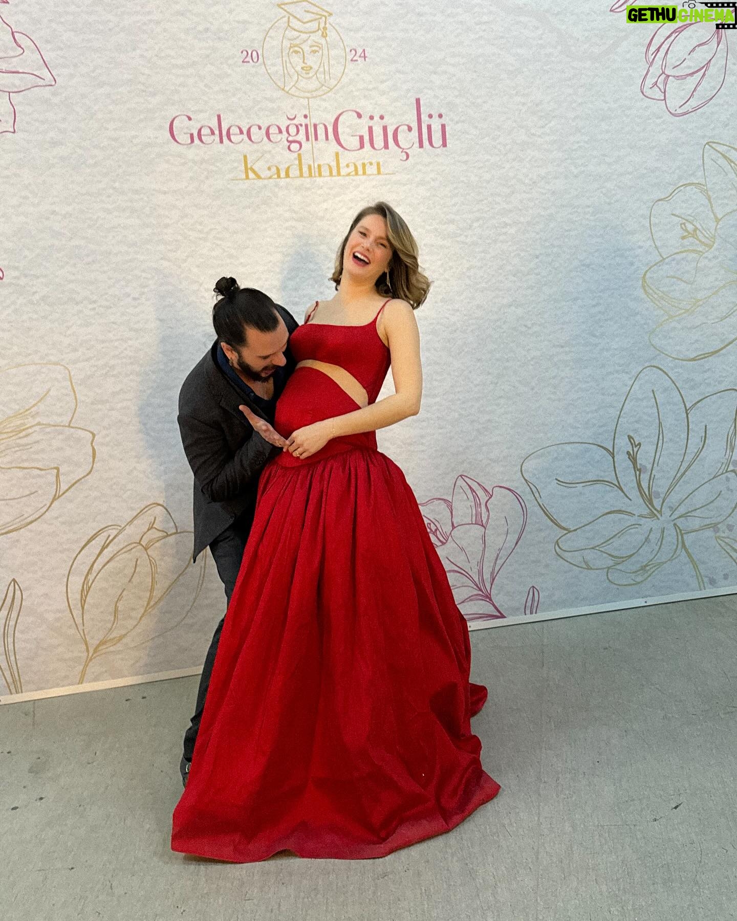 Burcu Biricik - 796.9K Likes - πΈπ¦β¨