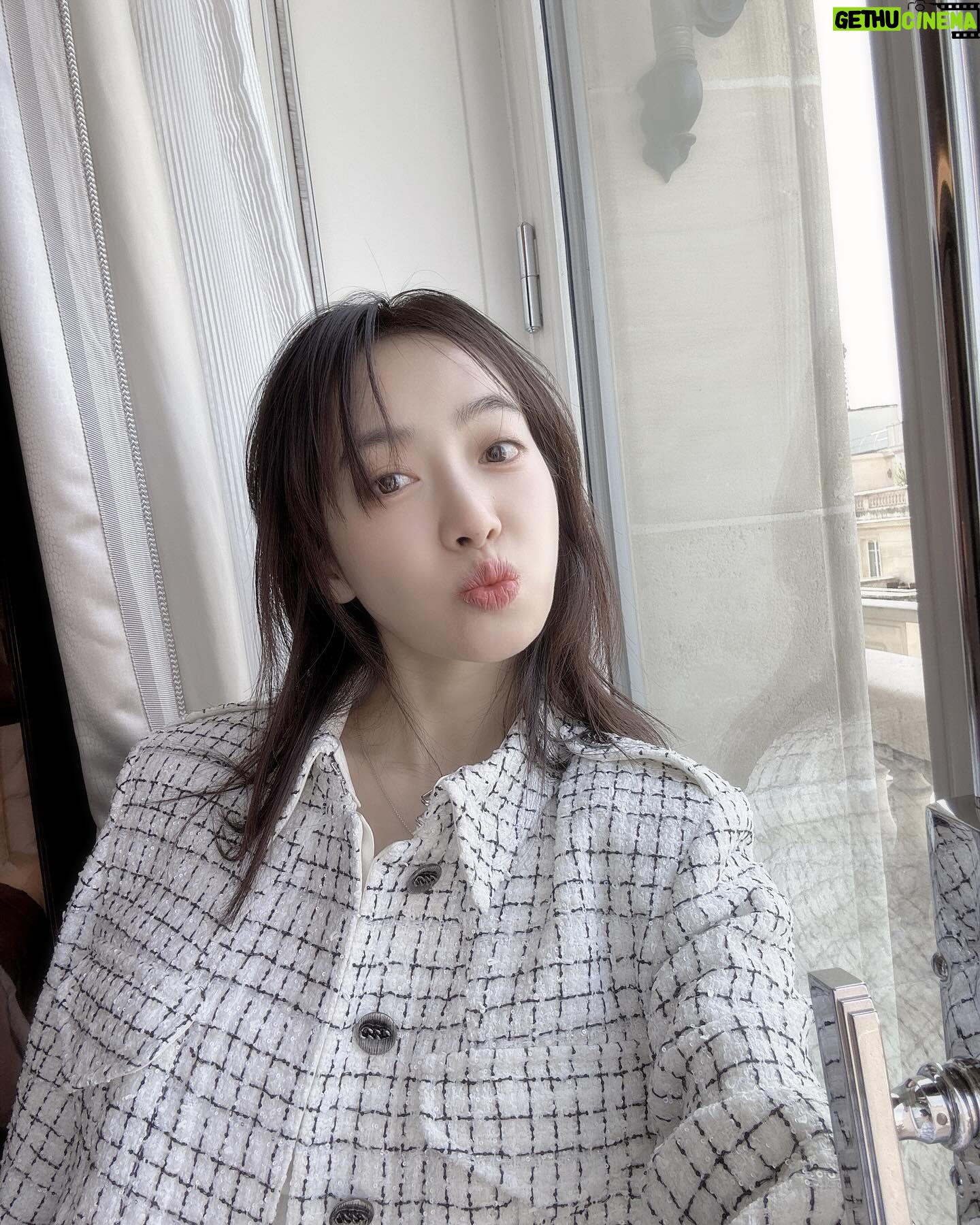 Victoria Song - 85.6K Likes - 🌻sunny day
#louisvuitton
#lvfw24