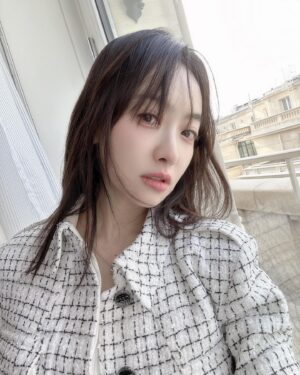 Victoria Song Instagram - 🌻sunny day
#louisvuitton 
#lvfw24