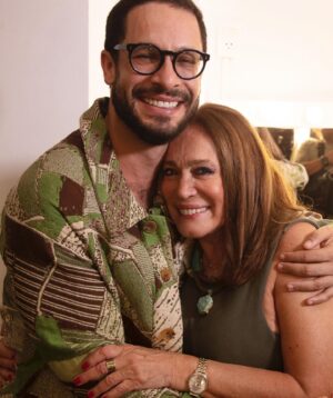 Susana Vieira Instagram - Um pouquinho da estreia de ontem com família e amigos ❤️🎭 Muito obrigada pela presença, queridos! É sempre muito especial estar no palco!!! #shirleyvalentine