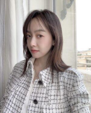 Victoria Song Instagram - 🌻sunny day
#louisvuitton 
#lvfw24