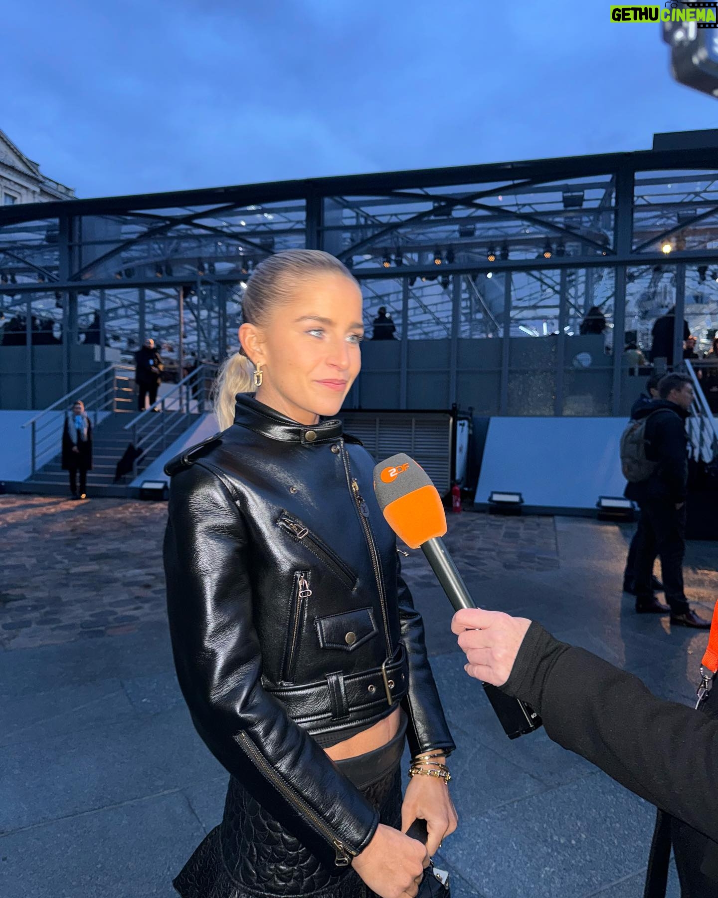 Caro Daur Instagram - Anzeige // congrats dearest @nicolasghesquiere - 10 years @louisvuitton ππ» well deserved standing ovation β€οΈ it is such an honor to be part of this special moment