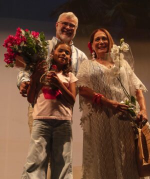Susana Vieira Instagram - Um pouquinho da estreia de ontem com família e amigos ❤️🎭 Muito obrigada pela presença, queridos! É sempre muito especial estar no palco!!! #shirleyvalentine