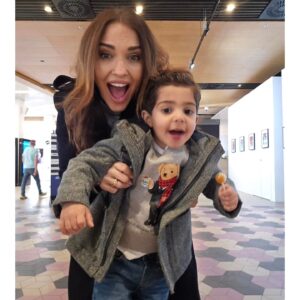 Paula Echevarría Instagram - El domingo, era el día para.. descansar?? 😅
#DomingosNonStop
#MamiYPolluelos 🐥🐣♥️