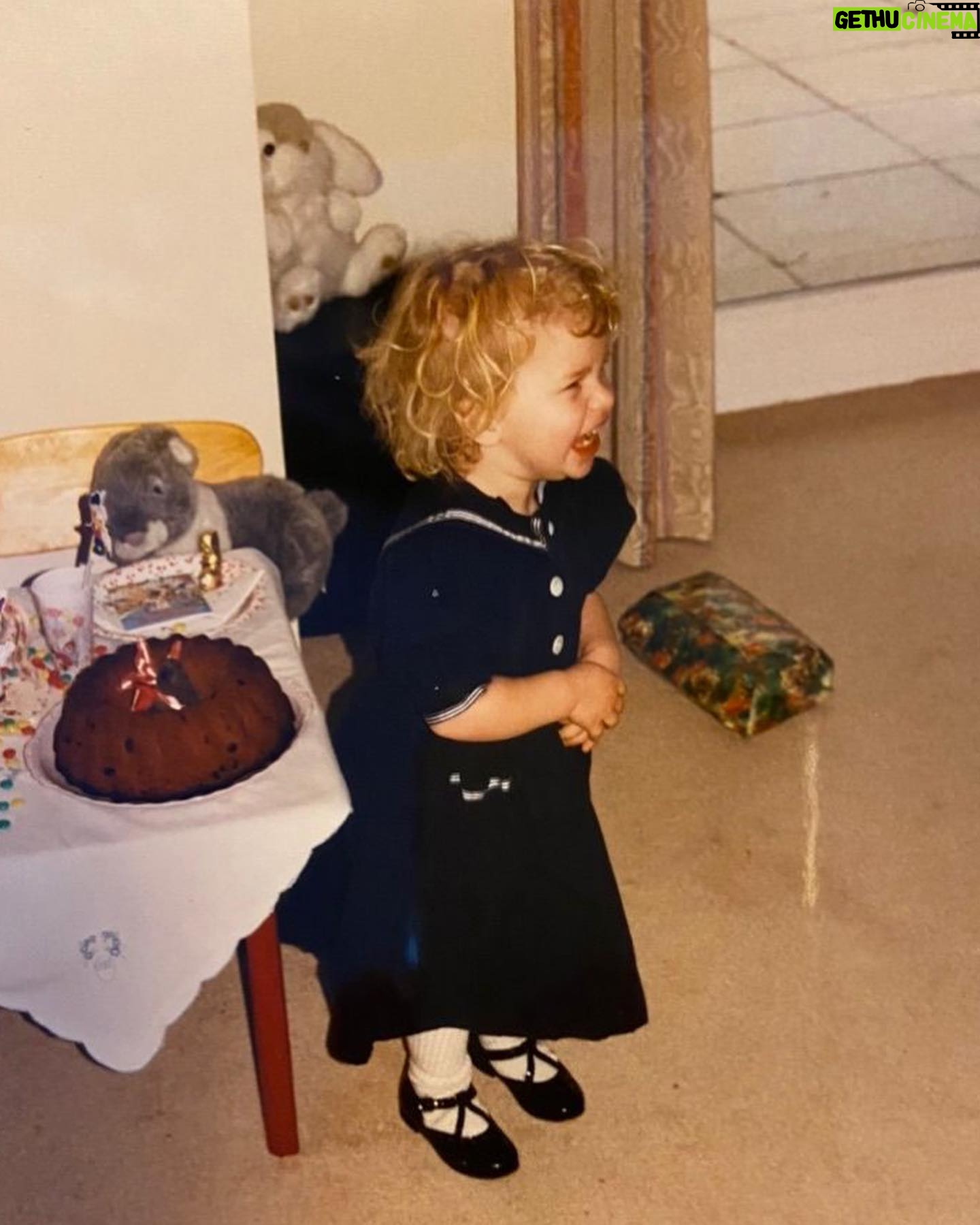 Caro Daur Instagram - woke up a lil older 🎂 (but still the same amount of energy (probably even more haha) like in slide 2)