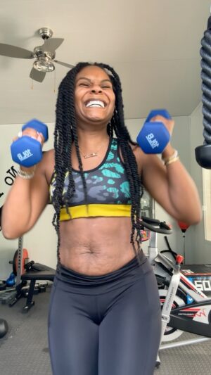 Tabitha Brown Instagram - I wanna rock right now because 💪🏾todays workout is complete!💪🏾. #happySaturdayfamily #moveyourbody #tabithabrown #mombody