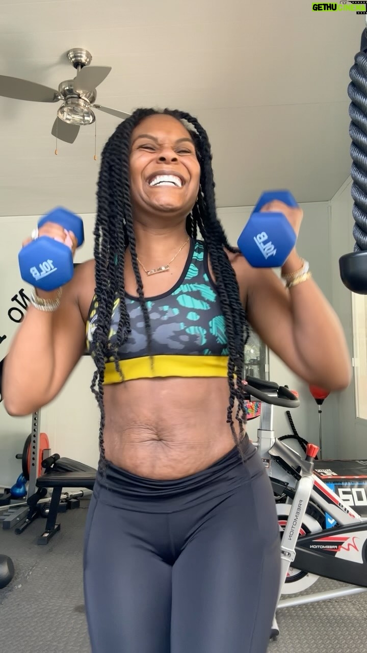 Tabitha Brown - 77.6K Likes - I wanna rock right now because ๐ช๐พtodays workout is complete!๐ช๐พ. #happySaturdayfamily #moveyourbody #tabithabrown #mombody