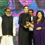 Bidya Sinha Saha Mim Instagram - Bold and beautiful in black.🖤 
#bifaaward #bestfilmactressaward #popularchoice 
📸- @syedshahewar.hussain.7 
@bidyaasinhamim