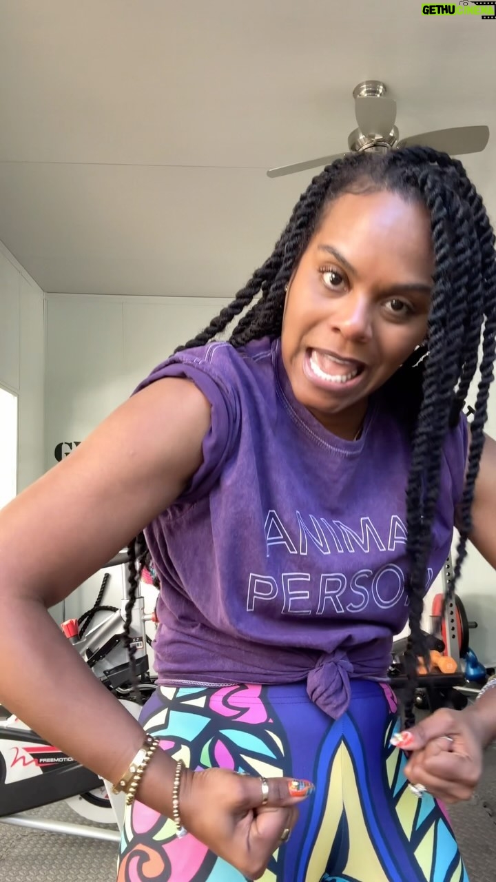 Tabitha Brown Instagram - I knooowww you seee it!!!!👀👀. Baby this summer yall gonna be sick of me😂
Checking in with y’all from the gun show😂!! Day 5 of the 30 days of movement!! We moving our bodies once a day for 30 mins everyday for the month of March!! Who with me?? Let’s celebrate Women’s History month together💪🏾 #tabithabrown #womenshistorymonth #movement #fitness
T-shirt from @mercyforanimals
Tights from @abeillecreations
