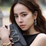 Jolin Tsai Instagram - @maisonvalentino 
#ValentinoLeNoir