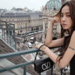 Jolin Tsai Instagram - @maisonvalentino 
#ValentinoLeNoir