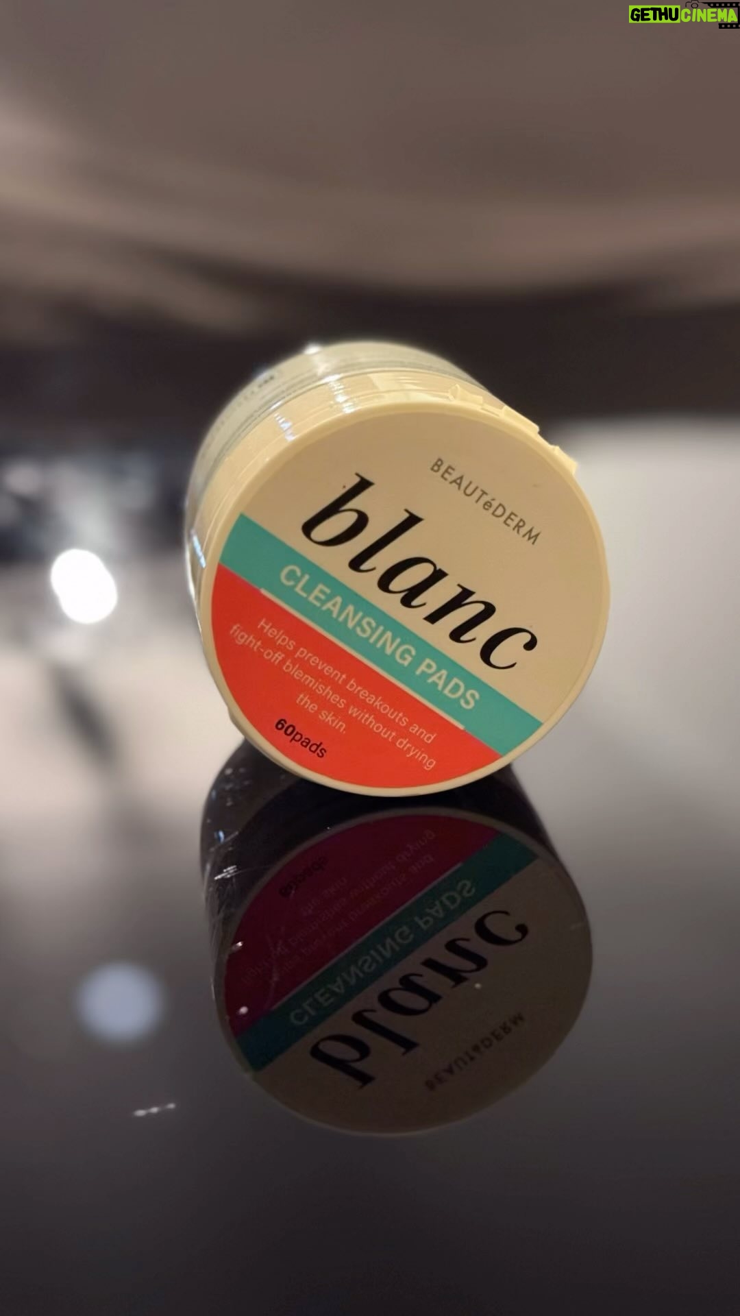 Sanya Lopez Instagram - Bare and I donโt care ๐ because Iโm using Blanc Cleansing pads by @beautedermcorporation ๐