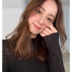 Nozomi Sasaki Instagram – .
今日のインスタライブ、
楽しみにしてます🤍
20時からです😊
春はもうすぐ！わくわくする🌸
春ニットは、最近凄く着てる！この日はイエロー💛
写真の洋服全て#iNtimite 
春の新作です🌸

@intimite_onemile
