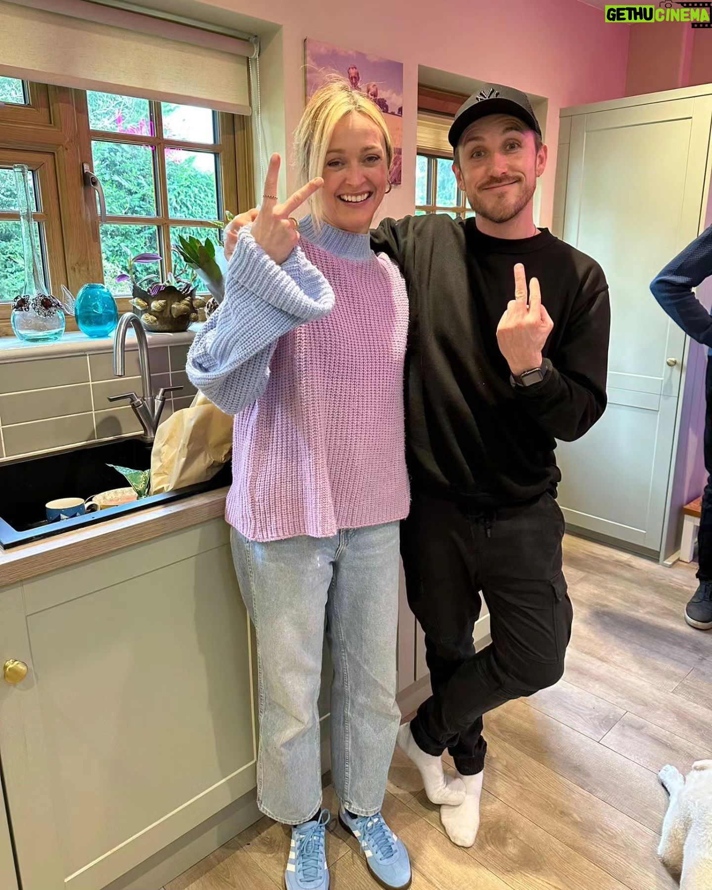 Fearne Cotton Instagram - Early in the week dump.
First few pictures are from this weeks @happyplaceofficial podcast with @jessglynne
I loved how raw this chat was and honest Jess was. I really enjoyed every second of it.
Then some snaps of me and my bestie @kyesones at my mums house. We've been mates since we were 12 and if you want to hear someone sing like an angel then head to his page.
You'll then see a pic of me in the depths of an early sunday morning kids party. Utter mayhem.
The view from our bathroom window which is boostsing me every day at the moment. Come onnnnn spring. 🌷
And finally Rex's 11th birthday cake. It wasn't until three hours after his party that I realised it was decorated with cannabis leaves. 😳
Happy Tuesday everyone. ❤️