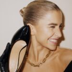 Caro Daur Instagram – Anzeige // @maisonmargiela called and I had to pick up – thank you for the private tour around the mesmerizing world of @jgalliano’s spring 2024 artisanal collection