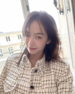 Victoria Song Instagram - 🌻sunny day
#louisvuitton 
#lvfw24