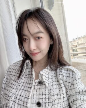 Victoria Song Instagram - 🌻sunny day
#louisvuitton 
#lvfw24