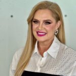 Erika Buenfil Instagram – No todos los días son perfectos, pero tu puedes alegrarlo con tu sonrisa y siendo positiva. ❤️🙏🙌💋 #makeup @vicoguadarrama
