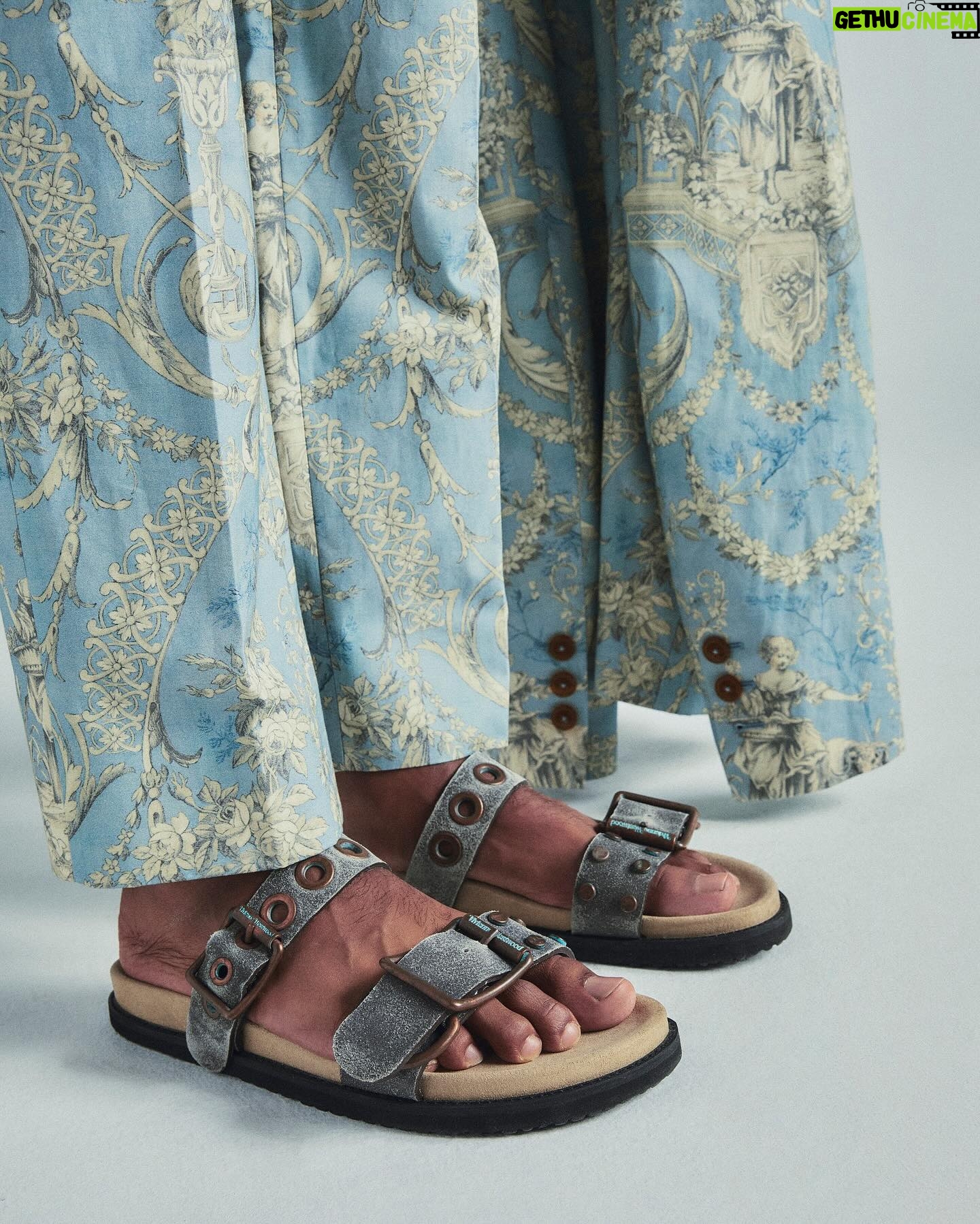 Vivienne Westwood Instagram - Find our intricate Toile de Jouy artwork this season, printed across tailoring. The design features a romantic, pastoral motif – echoing the everlasting beauty of Shakespeare’s Sonnet 18.
Now available online and across our boutiques.
#VWSS24