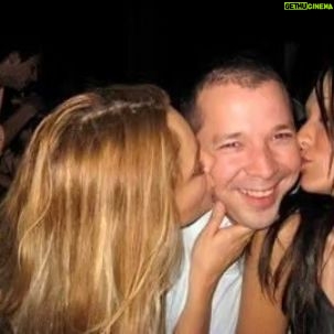 Sherlyn - 67K Likes - 15 años, Oliver te extrañamos como el día 1, han cambiado tantas cosas, tus hermanas nos pusimos grandes @silviacriselle mas jajaja, tu hija es una niña universitaria maravillosa, inteligente, noble, amorosa, sana debes estar tan orgulloso de @dani.suarez09 , tus sobrinos se nos imaginan a ti en tantas cosas, Dios nos mandó a Cris y a mi 2 hijos varones y creo que las 2 podemos verte en muchos de sus gestos , su personalidad y sus sonrisas, mamá y papá te extrañan en cada respiro, la vida no volvió a ser la misma y trabajan diario para seguir amando, amándonos, amándote, cada día nos dan lección de bondad, generosidad y resiliencia tenemos s los mejores papás del mundo. Haces mucha falta, solo quiero que sepas que todos hemos puesto de nuestra parte para llevar esto de la mejor manera,hasta que volvamos a abrazarte! Te amo infinito xx