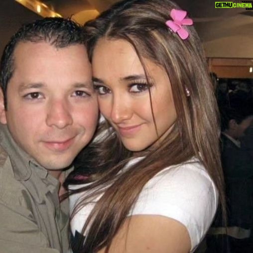 Sherlyn - 67K Likes - 15 años, Oliver te extrañamos como el día 1, han cambiado tantas cosas, tus hermanas nos pusimos grandes @silviacriselle mas jajaja, tu hija es una niña universitaria maravillosa, inteligente, noble, amorosa, sana debes estar tan orgulloso de @dani.suarez09 , tus sobrinos se nos imaginan a ti en tantas cosas, Dios nos mandó a Cris y a mi 2 hijos varones y creo que las 2 podemos verte en muchos de sus gestos , su personalidad y sus sonrisas, mamá y papá te extrañan en cada respiro, la vida no volvió a ser la misma y trabajan diario para seguir amando, amándonos, amándote, cada día nos dan lección de bondad, generosidad y resiliencia tenemos s los mejores papás del mundo. Haces mucha falta, solo quiero que sepas que todos hemos puesto de nuestra parte para llevar esto de la mejor manera,hasta que volvamos a abrazarte! Te amo infinito xx