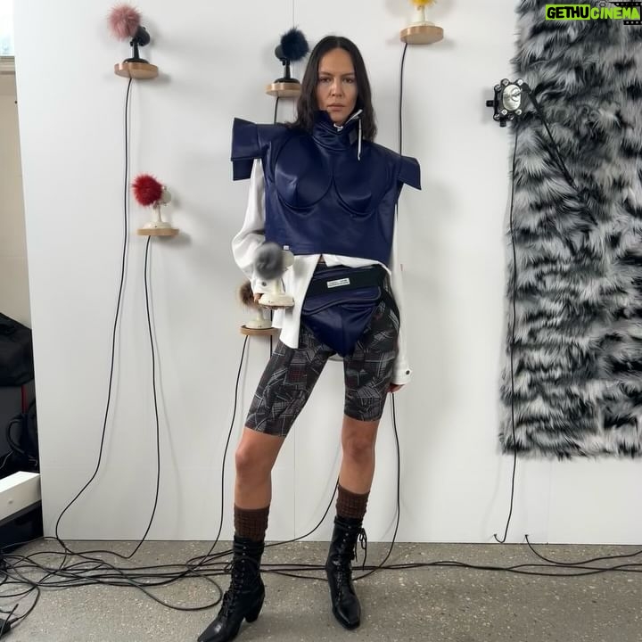 Vivienne Westwood Instagram - ‘What is elegance? Elegance is all about how one moves through life’ – @ndreaskronthaler
Video by @paolocolaiocco
Art Direction @bernhardwillhelm
Artwork by @pfeiferkreutzer
Hair Stylist: @sammcknight1 using @dysonhairpro
Makeup Artist: @isamayaffrench using @maccosmetics
Nail Artist: @nailsbymei
#AKAW2425 #PFW #AndreasKronthaler #VivienneWestwood