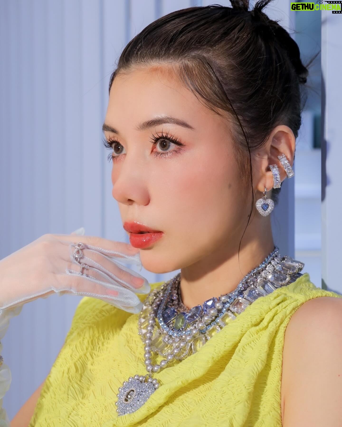 Riisa Naka Instagram - Swarovski🦢✨💎🩷
2024バレンタイン・ホワイトデーコレクション🤍
‘The Wonder Of Love’から、発表された特徴的なハートのジュエリー🩵
これ一つで最高のアクセントになるし、私好みのじゃら付けでもいけちゃう🫶🏻✨💎
特別なホワイトデーに
スワロフスキーで🦢🩵
さらに特別なひと時にしてほしい🫶🏻
@swarovski
#swarovski
#スワロフスキー
#pr