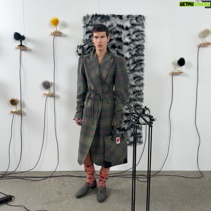 Vivienne Westwood Instagram - ‘Underneath it all is desire, that’s what we want to create. This is the essence of fashion’ – @ndreaskronthaler
Video by @paolocolaiocco
Art Direction @bernhardwillhelm
Artwork by @pfeiferkreutzer
Hair Stylist: @sammcknight1 using @dysonhairpro
Makeup Artist: @isamayaffrench using @maccosmetics
Nail Artist: @nailsbymei
#AKAW2425 #PFW #AndreasKronthaler #VivienneWestwood