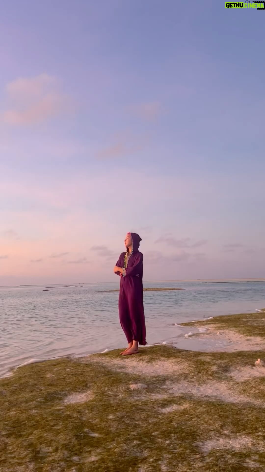 Beauty Gonzalez Instagram - Perfect Morning at Onuk Island in the Balabacs.
A walk I will always remember 🧡