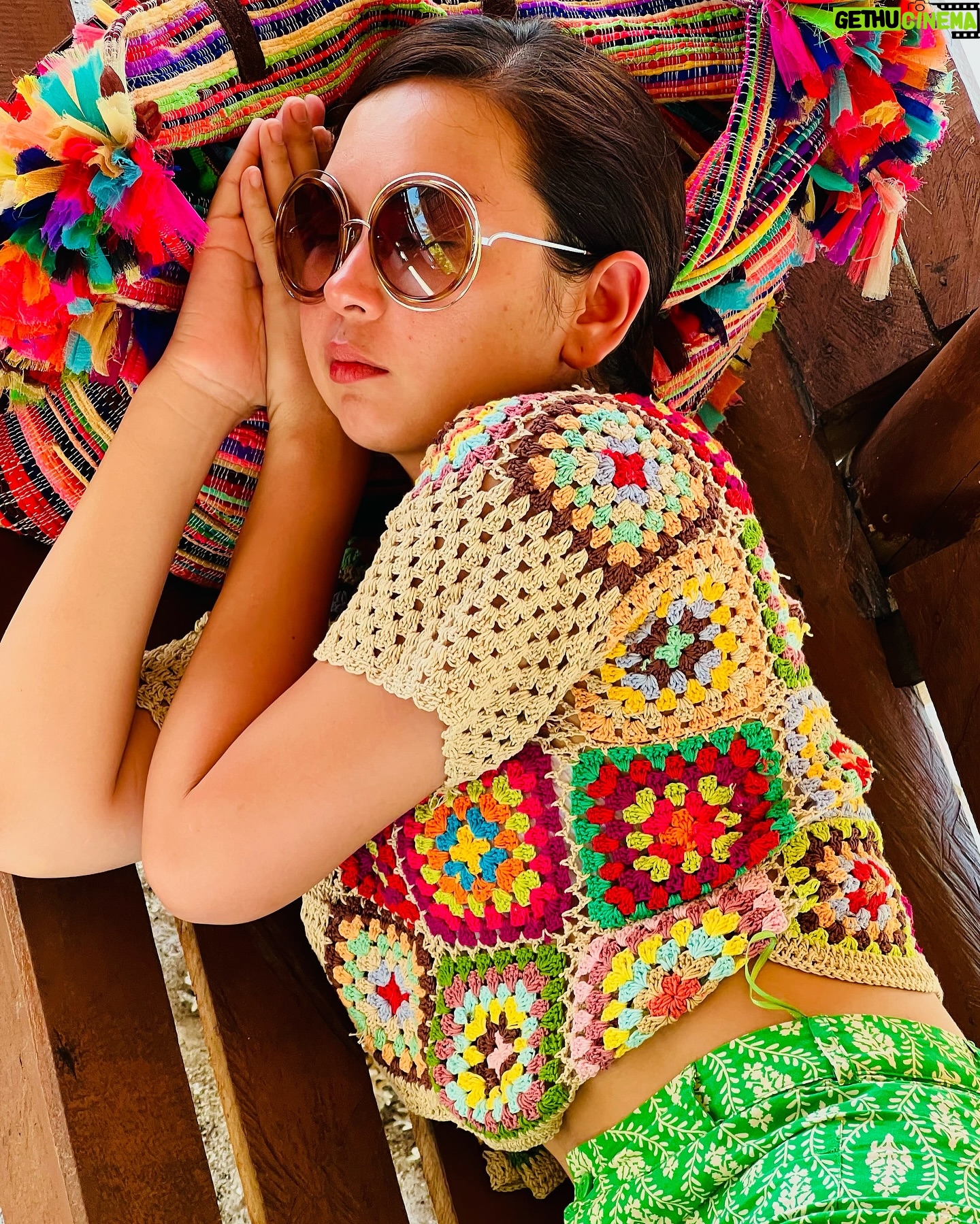 Beauty Gonzalez Instagram - Just a little Siesta, then time to move.
Islands to explore, lobsters to eat and oceans to jump into.
No time to waste. 💜