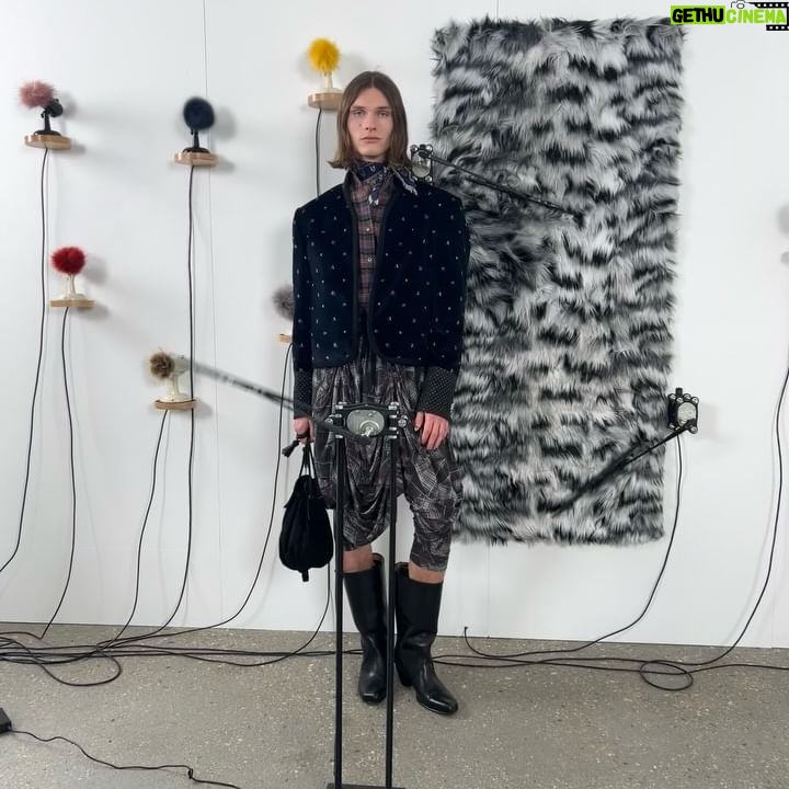 Vivienne Westwood Instagram - ‘Underneath it all is desire, that’s what we want to create. This is the essence of fashion’ – @ndreaskronthaler
Video by @paolocolaiocco
Art Direction @bernhardwillhelm
Artwork by @pfeiferkreutzer
Hair Stylist: @sammcknight1 using @dysonhairpro
Makeup Artist: @isamayaffrench using @maccosmetics
Nail Artist: @nailsbymei
#AKAW2425 #PFW #AndreasKronthaler #VivienneWestwood