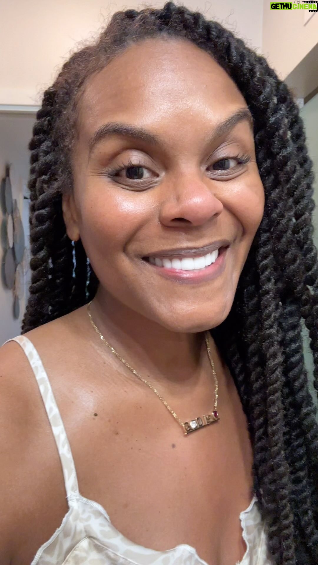 Tabitha Brown - 78.8K Likes - Late night TSA: Iโm not sure who this is for, but baby you got to do it on your ownโค๏ธ and you know exactly what Iโm talking aboutโค๏ธ. I love you! #spreadlove #tabithabrown