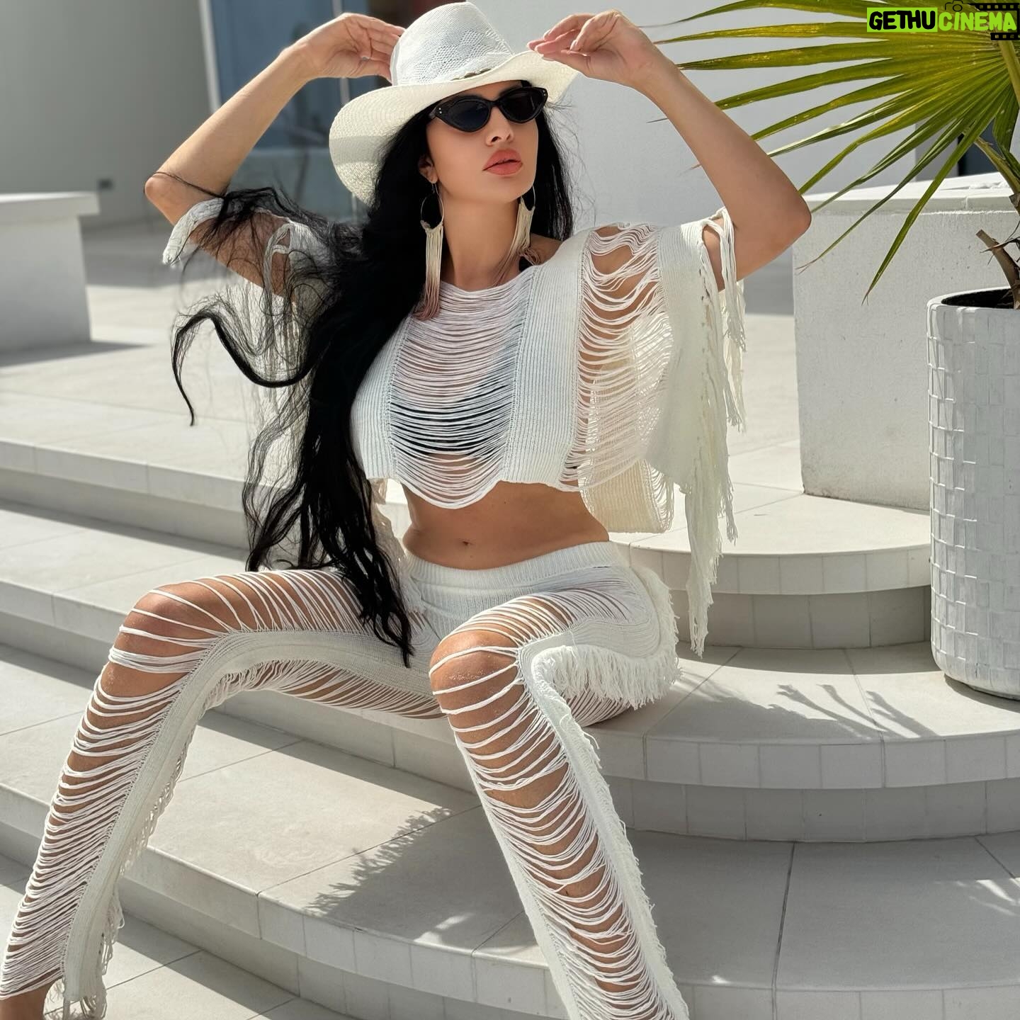 Lamitta Frangieh Instagram - Tulum vibes @FashionNova ππ΄
- sunset in tulum crochet cover up set white
.
.
.
#fashionnovaembassador #fashionnovamodel #fashionnovacurve #usa #lamittafrangieh #dubai#weekend