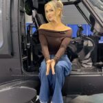 Kinsey Wolanski Instagram - Touring a Black Hawk Helicopter 🚁 now should I fly it? 

#helicopter #pilot #adventure #military