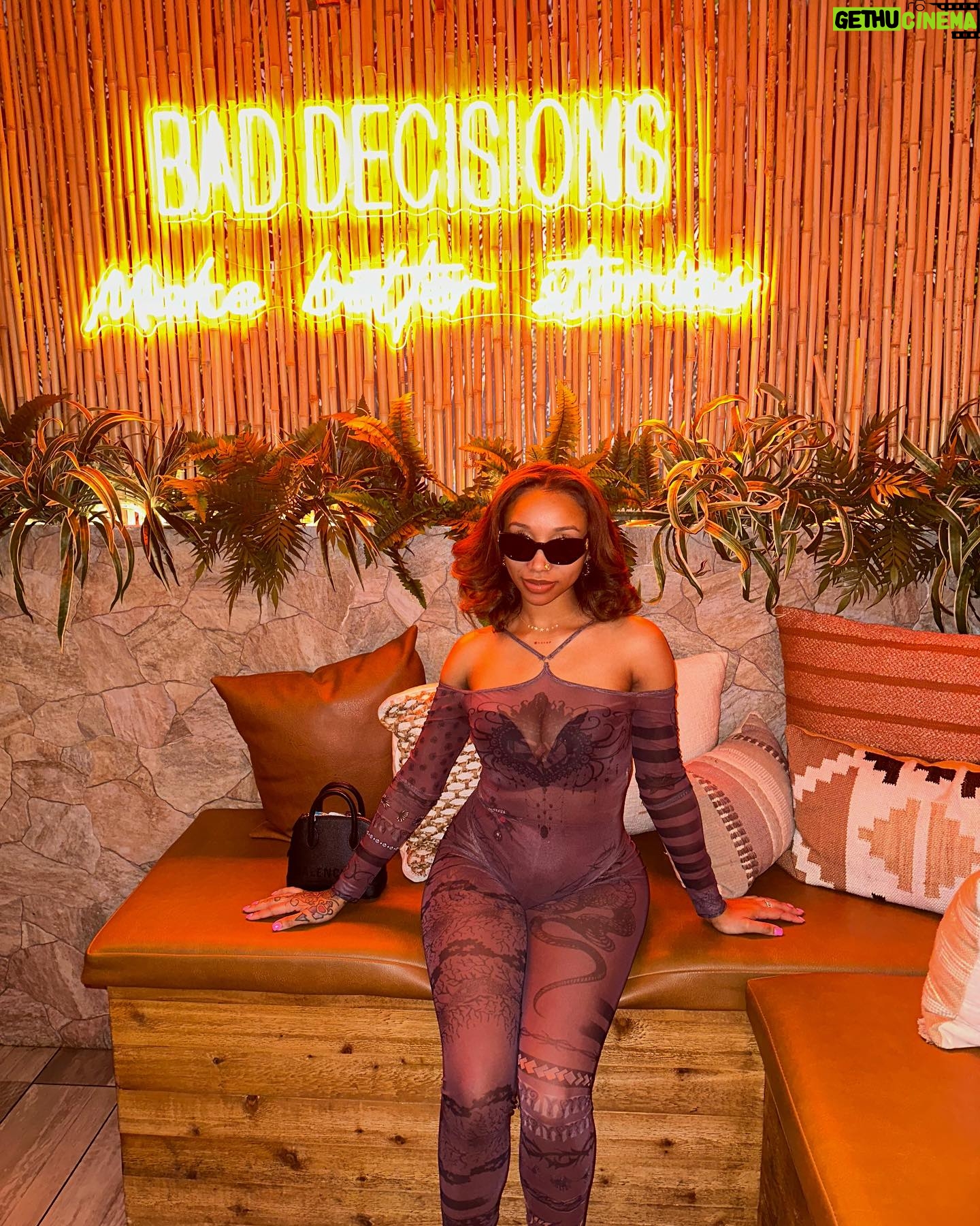 Zonnique Pullins Instagram - the best decision you’ll ever make🤎