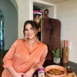 Jessie James Decker Instagram - !!NEW SPARKLING WATER FLAVOR ALERT!!
 
@jessiejamesdecker and @waterloosparkling are celebrating the launch of Waterloo’s all-new Raspberry Nectarine and returning Tropical Fruit! Plus, fan-favorite Summer Berry is now available in even more stores.
 
✨Raspberry Nectarine is a unique multisensory experience that balances tart and sweet raspberry notes with rich, ripe Nectarine.
 
🏝️Tropical Fruit is back for good after its limited-time debut last year! Crack one open for a sunny medley of citrus and summer fruit that brings back memories of crashing waves with every sip.
 
☀️Summer Berry, a fan favorite, is now available in even MORE stores!
 
Swipe to see the first of three exclusive recipes created by Jessie – inspired by and infused with these new flavors. Check out the Razzy Crispy Fried Chicken & Glaze recipe😋 (link in @waterloosparkling bio)