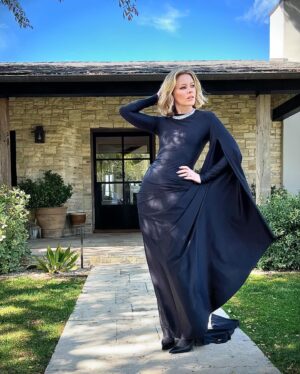Elizabeth Banks Instagram - Oscars Sunday 🖤 

Dress   shoes: @balenciaga
Jewelry: @cartier 
Styling: @erinwalshstyle
Hair: @claytonhawkins 
Makeup: @adambreuchaud 
Nails: @nailartbyqueenie