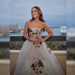 Paula Echevarría Instagram – Adoro esta ciudad.. adoro este festival ♥️ @festivalmalaga
Gracias Málaga por tu calor, siempre 🫶🏼
Vestido @marcoymaria
Sandalias @aquazzura
Joyas @delparamovintagejoyas
Clutch @fahomamadrid
Maquillaje y peluquería @mikvarez para @yslbeauty
#yslbeauty
Fotos de interior @manuelmartosc
Fotos alfombra @lorenzocarnero2000