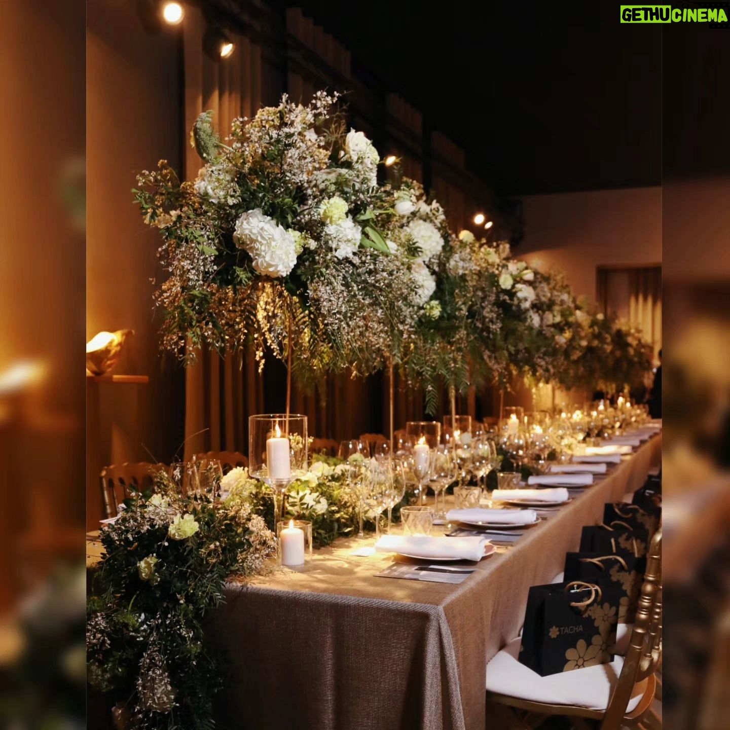 Paula Echevarría Instagram - Ayer mi amiga @tachabeauty organizó una cena en Madrid y por supuesto, no me la quería perder!!!
El sitio, una maravilla, el Atelier de mi amigo @ramonfreixa que no os puedo explicar lo rico que estaba todo!!!!
La decoración, las cremitas de @medik8_es.. pero lo mejor estar rodeada de tanta gente con la que me lo paso genial! Gracias Nat y Carlos por ser los anfitriones perfectos! Os queremos! ♥️
Mi look:
Vestido @victoria_cimadevilla vía @valytyplace
Sandalias @jimmychoo
Pendientes @fetichesuances
Makeup &hair by me 🙋🏻♀️
Gracias a @pepinomarino por los fotones!!!! 💥
