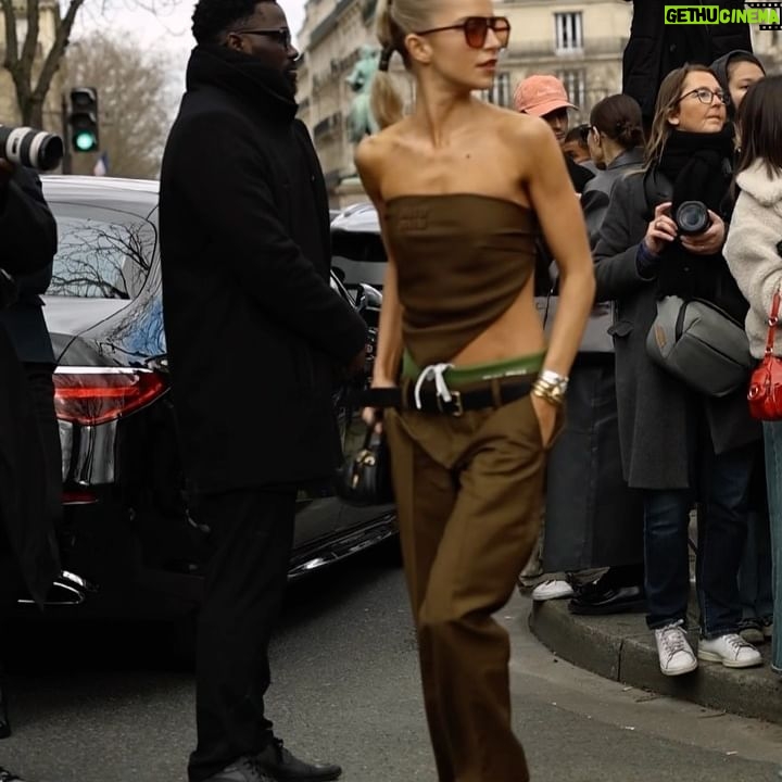 Caro Daur Instagram - Anzeige // forever your @miumiu girly 🫶🏼 (my face on slide 8 shows my admiration during the show and the dinner after hosted by @gigihadid)