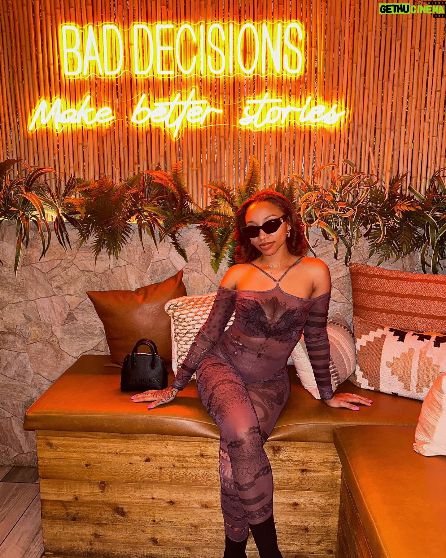 Zonnique Pullins Instagram - the best decision you’ll ever make🤎